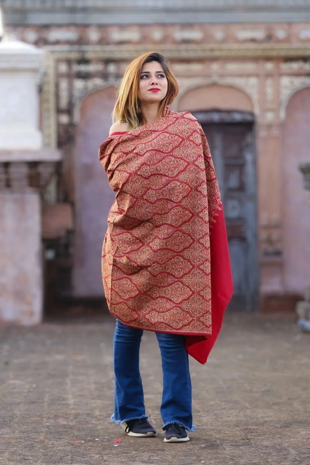 Charismatic Maroon Colour Embroidered Sozni Shawl Enriched With Beautiful Jaal Pattern Having Paisley And Border